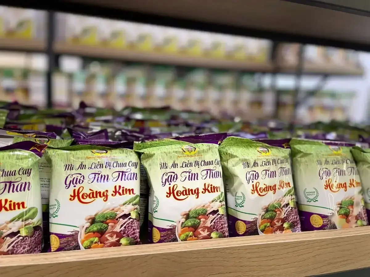 MÌ ĂN LIỀN VỊ CHUA CAY GẠO TÍM THAN - Ảnh 3