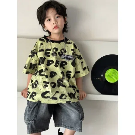 Set Bộ Bé Trai Áo Thun Cotton 100% Nền Loang In Chữ Graffiti & Quần Short Jean Cotton Cargo Túi Hộp - Ảnh 1