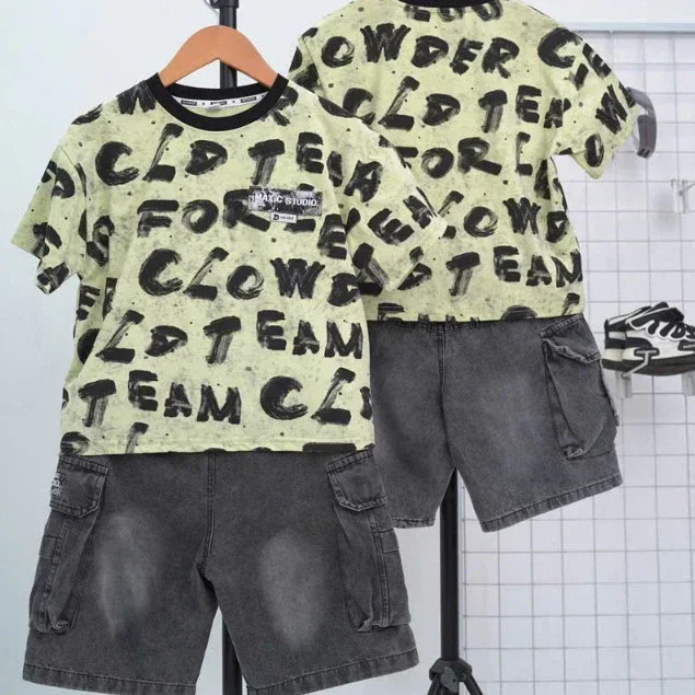 Set Bộ Bé Trai Áo Thun Cotton 100% Nền Loang In Chữ Graffiti & Quần Short Jean Cotton Cargo Túi Hộp - Ảnh 3