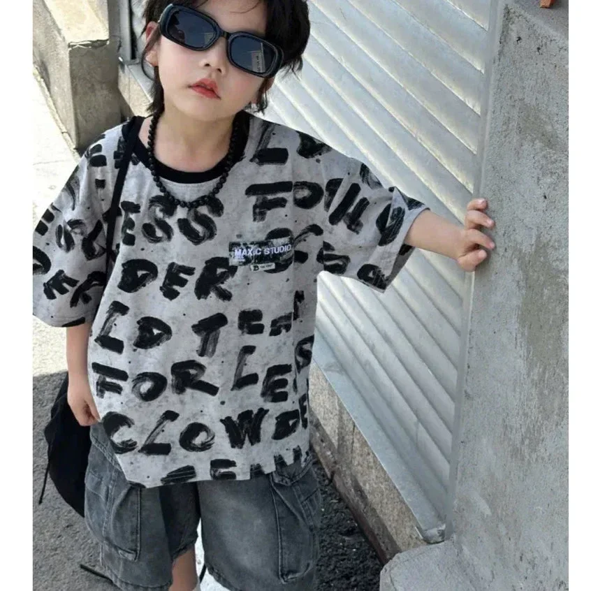 Set Bộ Bé Trai Áo Thun Cotton 100% Nền Loang In Chữ Graffiti & Quần Short Jean Cotton Cargo Túi Hộp - Ảnh 6